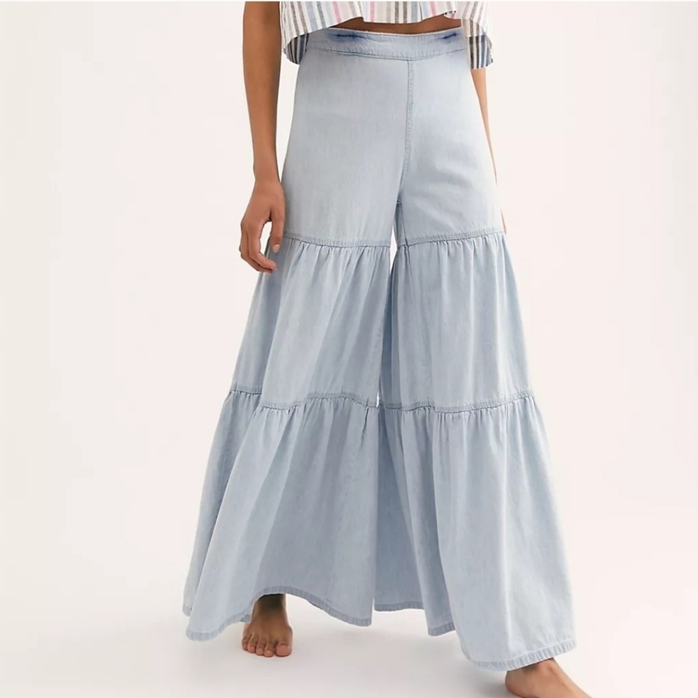 Free People Light Wash Wide Leg Tiered Jeans RARE